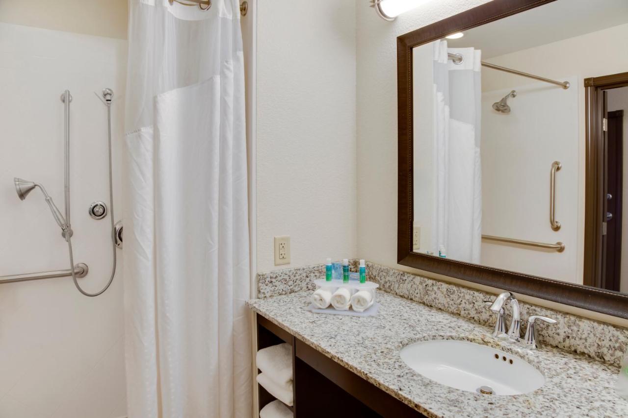 Holiday Inn Express & Suites Nevada By Ihg Номер фото