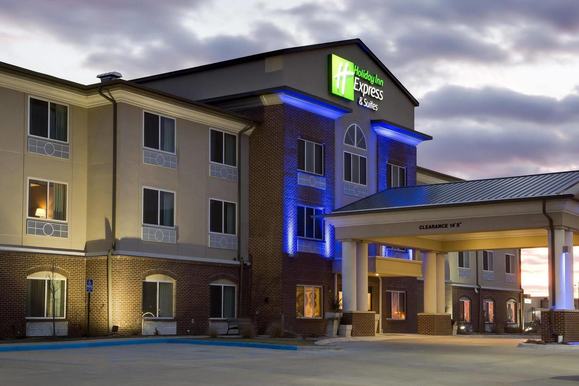 Holiday Inn Express & Suites Nevada By Ihg Екстер'єр фото